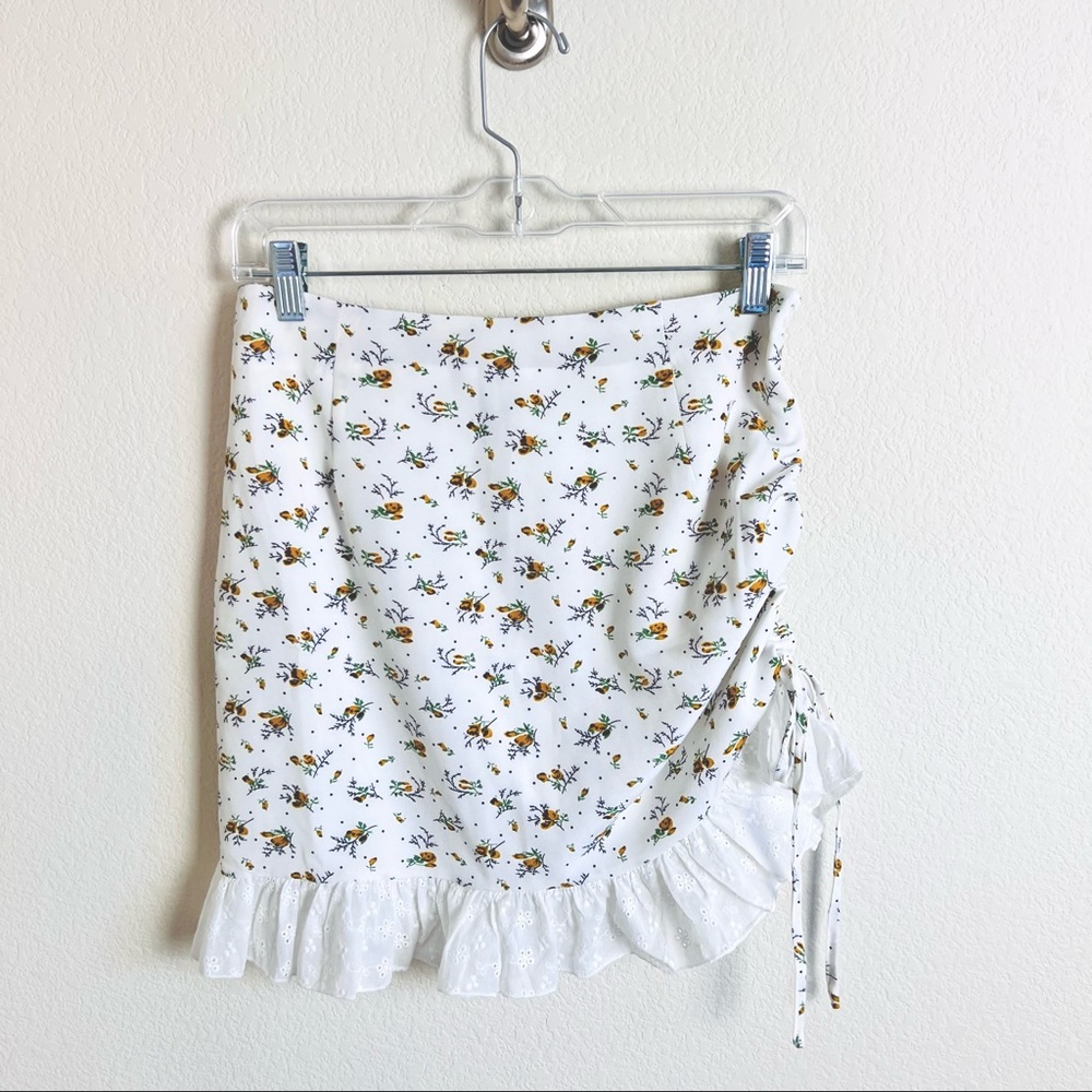 White & Yellow Ditsy Floral Side Ruched Embroidered Ruffle Trim Mini Skirt - Picture 1 of 5